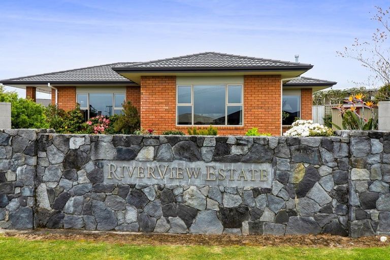 Photo of property in 2 Manurau Crescent, Merrilands, New Plymouth, 4312