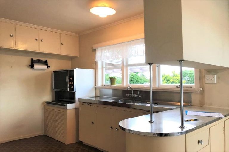 Photo of property in 37 St Leonards Road, Kelston, Auckland, 0602