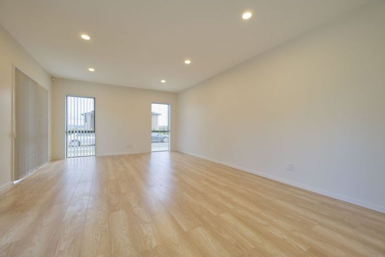 Photo of property in 1 Vazey Way, Hobsonville, Auckland, 0618