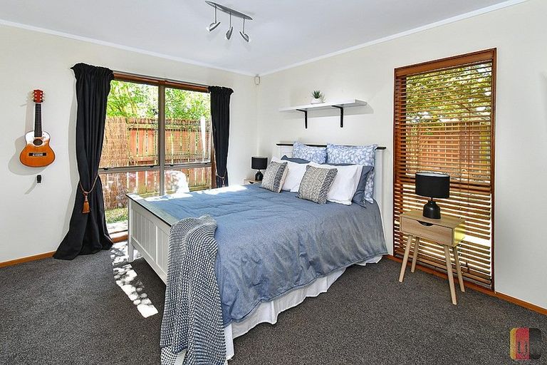 Photo of property in 74 Walter Strevens Drive, Conifer Grove, Takanini, 2112