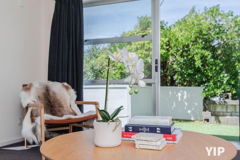 Photo of property in 10 Black Rock Road, Newlands, Wellington, 6037