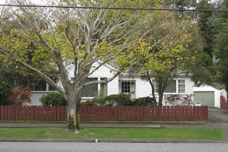 Photo of property in 18 Hawthorn Crescent, Stokes Valley, Lower Hutt, 5019