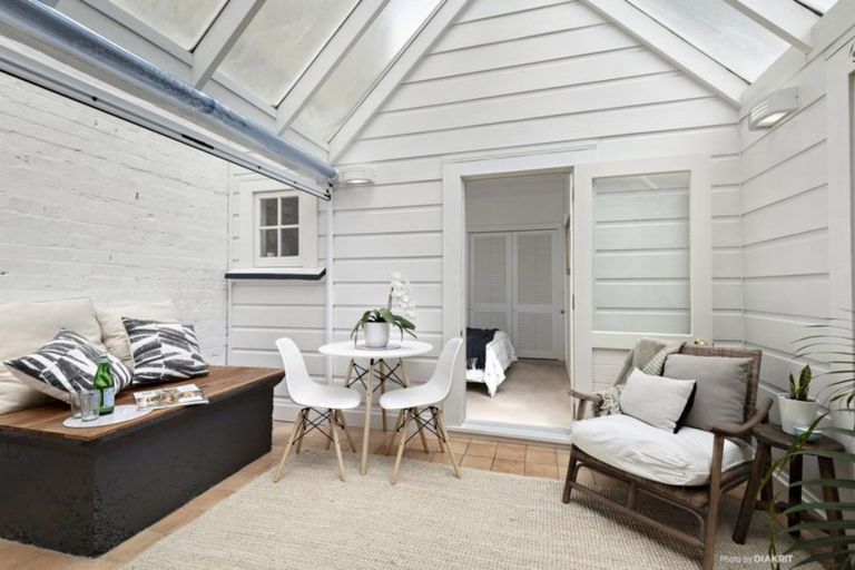 Photo of property in 5 Poplar Grove, Thorndon, Wellington, 6011