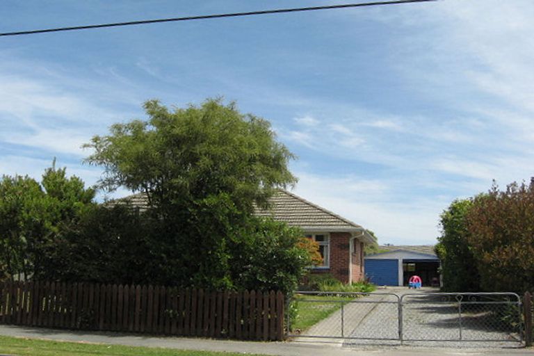 Photo of property in 17 Pembroke Street, Avondale, Christchurch, 8061