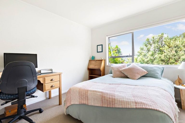 Photo of property in 43 Holt Avenue, Torbay, Auckland, 0630