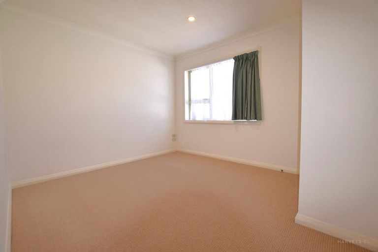 Photo of property in 14 Provence Esplanade, Te Atatu Peninsula, Auckland, 0610