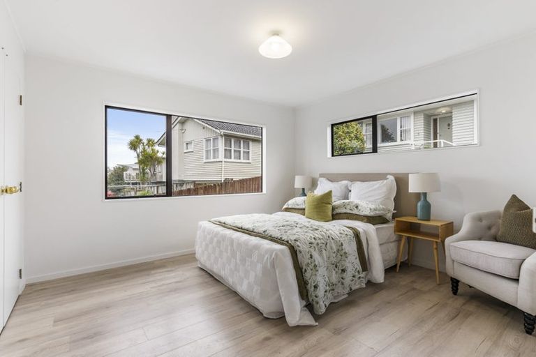 Photo of property in 1/13 Park Road, Glenfield, Auckland, 0629