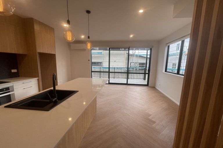 Photo of property in 35 Lewis Road, Pakuranga, Auckland, 2010