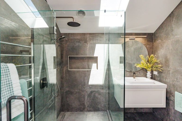 Photo of property in 17a Lincoln Terrace, Hokowhitu, Palmerston North, 4410