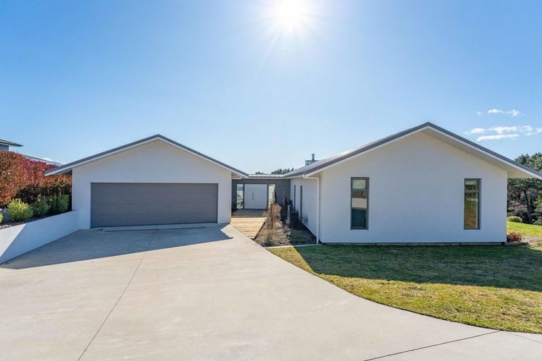Photo of property in 47 Botanical Heights Drive, Waipahihi, Taupo, 3330