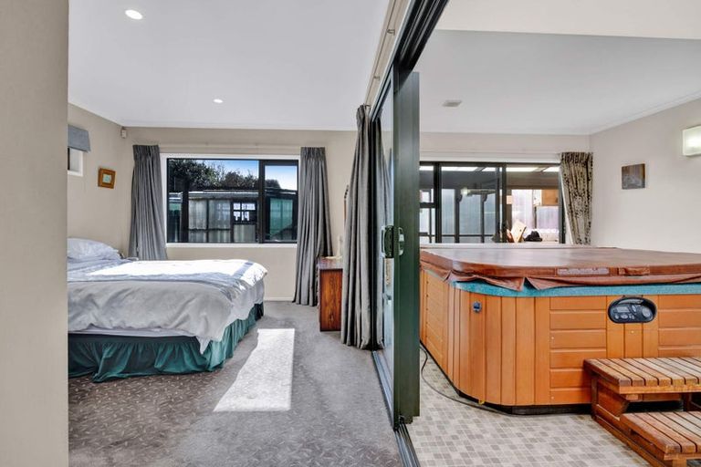 Photo of property in 2 Heaphy Road, Opunake, 4616