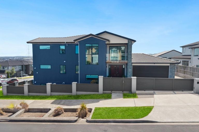 Photo of property in 2 Drumnaconagher Road, Flat Bush, Auckland, 2019