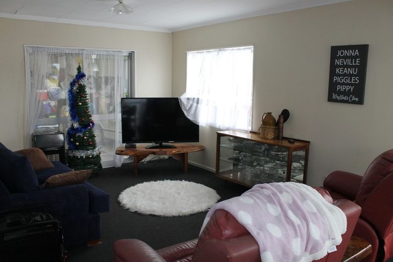 Photo of property in 27 Hurndall Street East, Maungaturoto, 0520