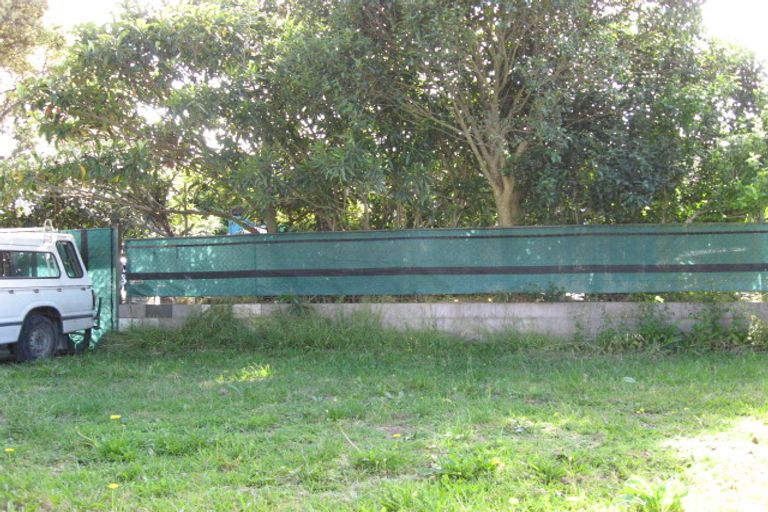 Photo of property in 25 Kiwi Esplanade, Mangere Bridge, Auckland, 2022