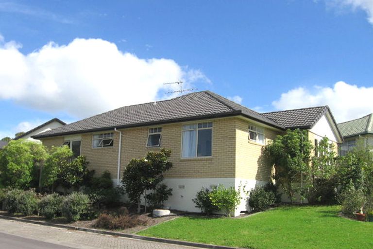 Photo of property in 9 Regents Park Place, Westgate, Auckland, 0614