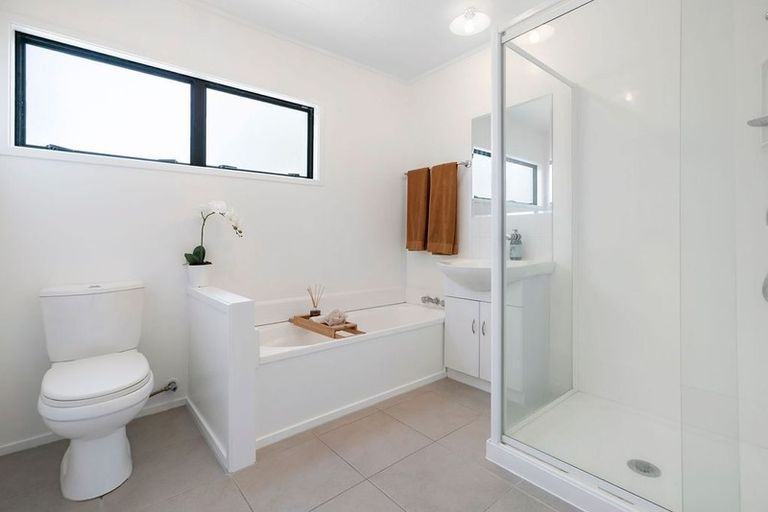 Photo of property in 1/11 Kupari Place, Totara Vale, Auckland, 0629