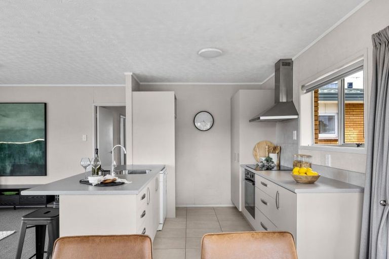 Photo of property in 12a Tower Hill, Stanmore Bay, Whangaparaoa, 0930