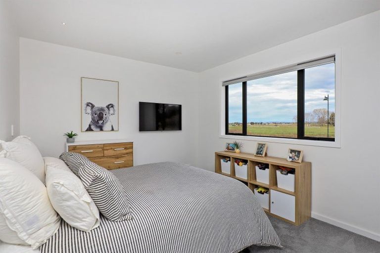 Photo of property in 40 Aspiring Drive, Poraiti, Napier, 4112