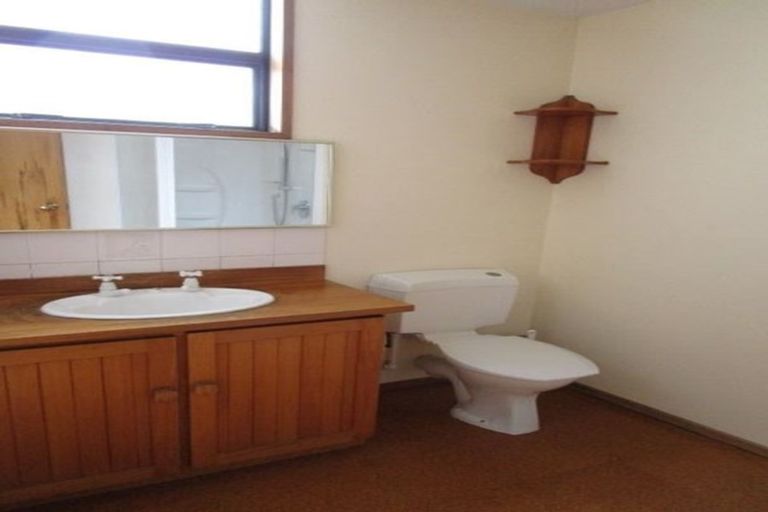 Photo of property in 2/49 Searells Road, Strowan, Christchurch, 8052