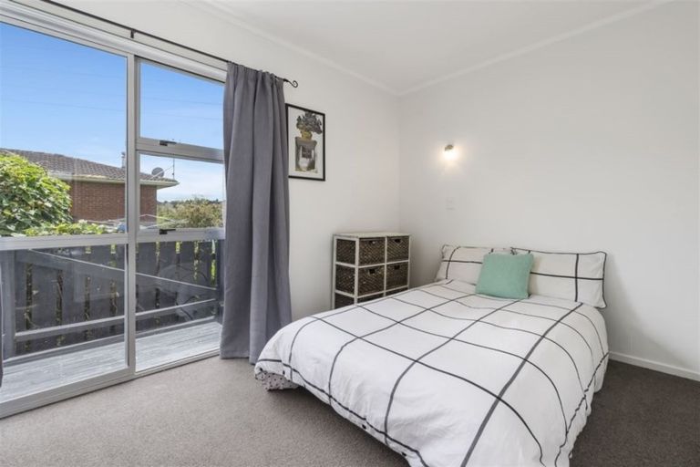 Photo of property in 1/317 Triangle Road, Massey, Auckland, 0614