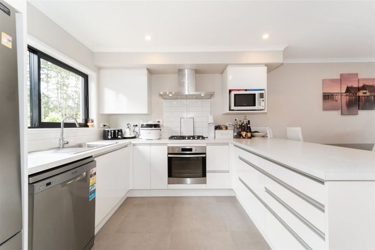 Photo of property in 25 Konoba Avenue, Kumeu, 0810