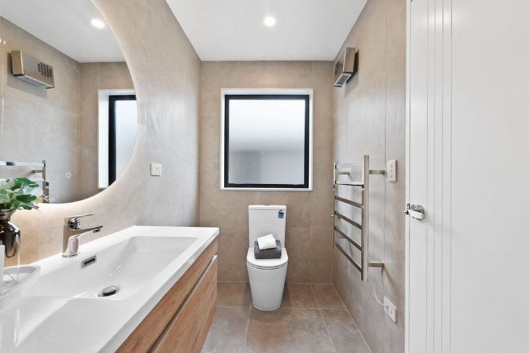 Photo of property in 4 Auden Close, Somerville, Auckland, 2014