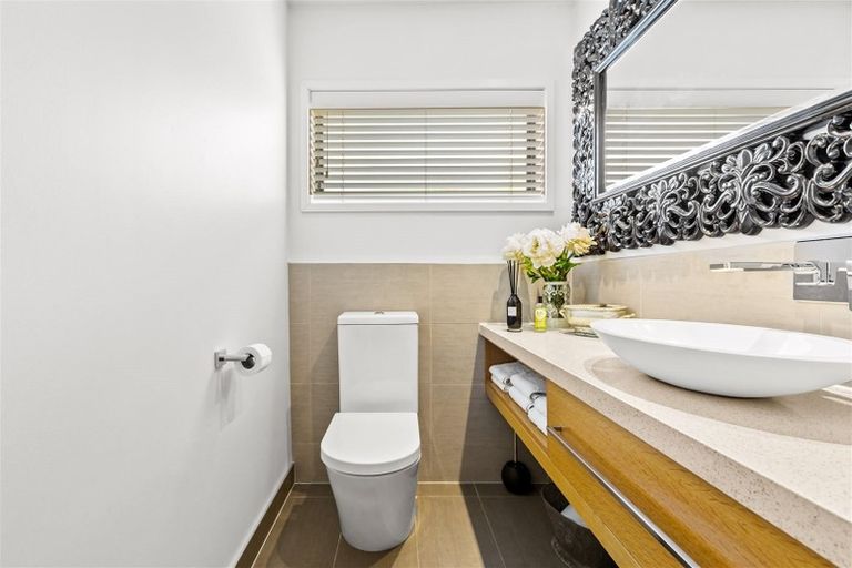 Photo of property in 86a Wiseley Road, West Harbour, Auckland, 0618