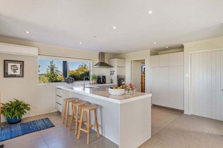 Photo of property in 33 Veale Road, Frankleigh Park, New Plymouth, 4371