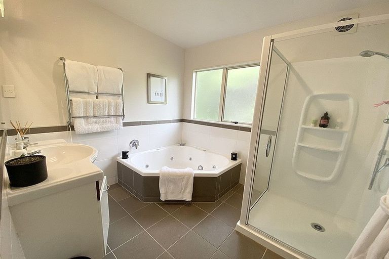 Photo of property in 6h Twin Court, Albany, Auckland, 0632