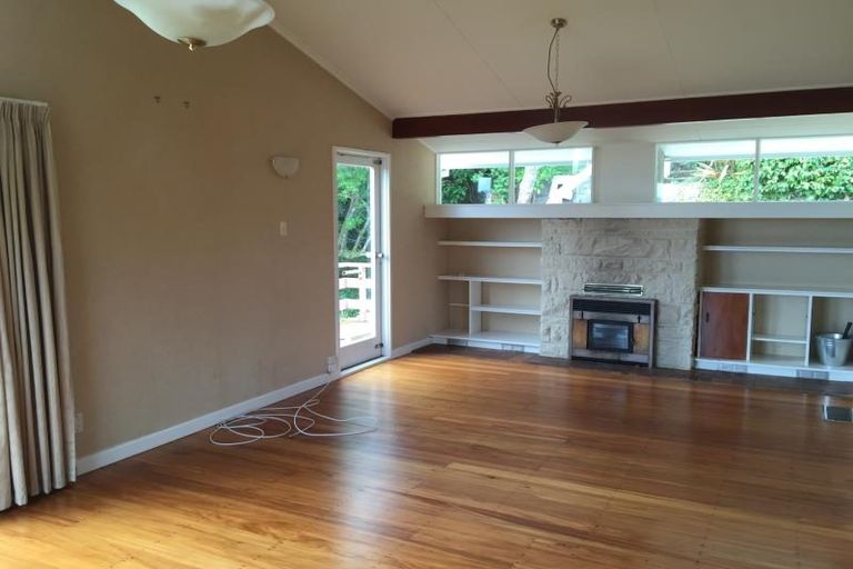 Photo of property in 27 Onehuka Road, Tirohanga, Lower Hutt, 5010