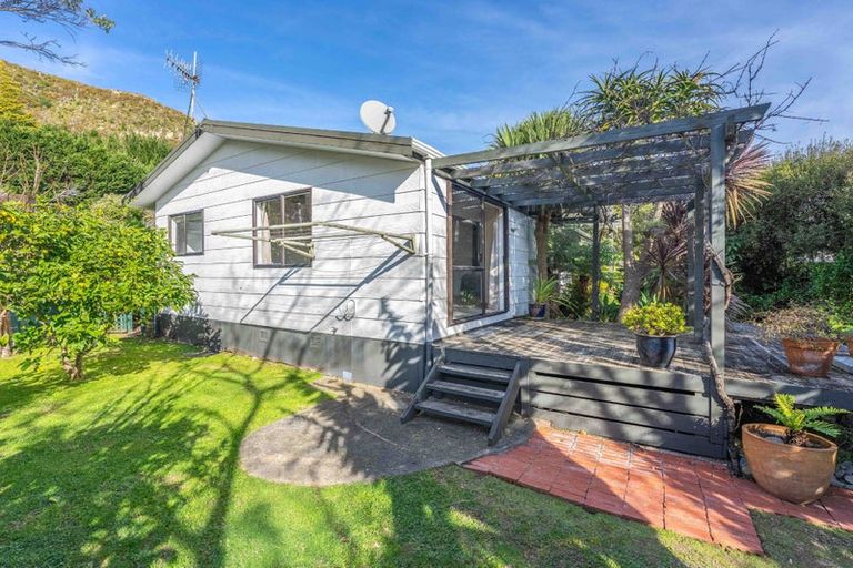 Photo of property in 14 Poneke Drive, Waikanae, 5036