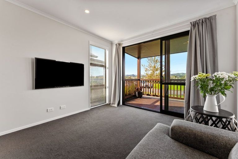 Photo of property in 24 Ahunga Road, Karaka, Papakura, 2113