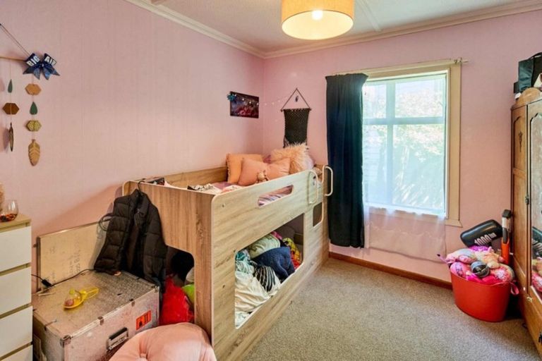 Photo of property in 17 Oku Street, Island Bay, Wellington, 6023