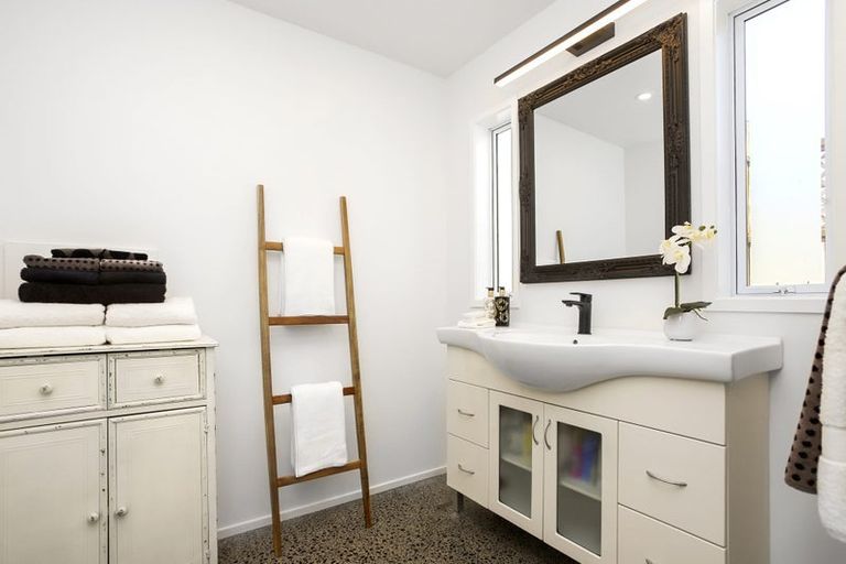 Photo of property in 4a Tramway Road, Beach Haven, Auckland, 0626