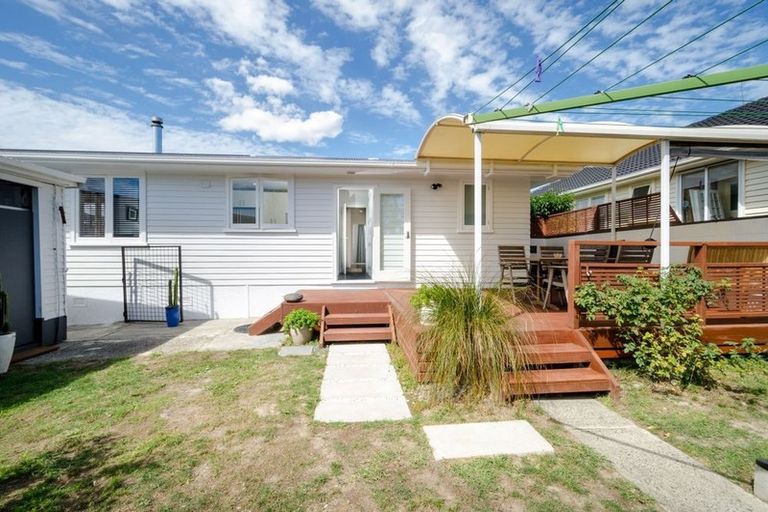Photo of property in 20 Tamariki Avenue, Kelston, Auckland, 0602
