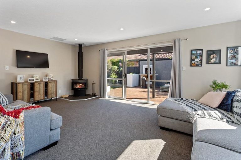 Photo of property in 7 Wakelin Place, Redwood, Christchurch, 8051