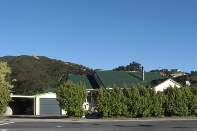 Photo of property in 100 Naenae Road, Naenae, Lower Hutt, 5011