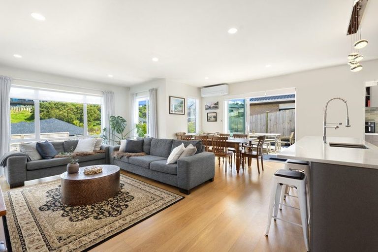 Photo of property in 18 Kahu Close, Orewa, 0931