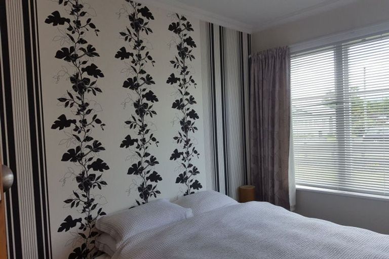 Photo of property in 25 Wyndham Street, Carterton, 5713