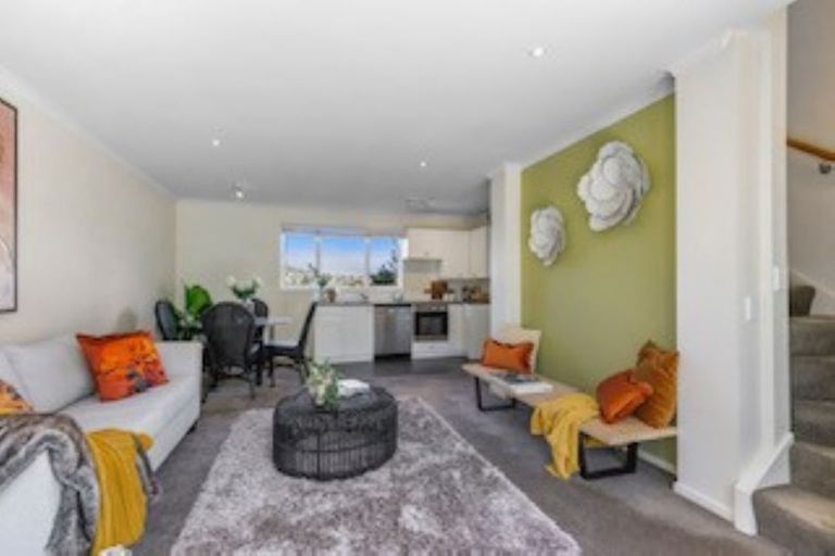 Photo of property in 2/57 Simla Crescent, Khandallah, Wellington, 6035