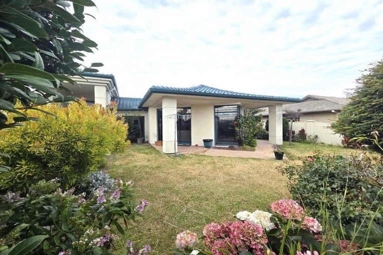 Photo of property in 96 Gravatt Road, Papamoa Beach, Papamoa, 3118