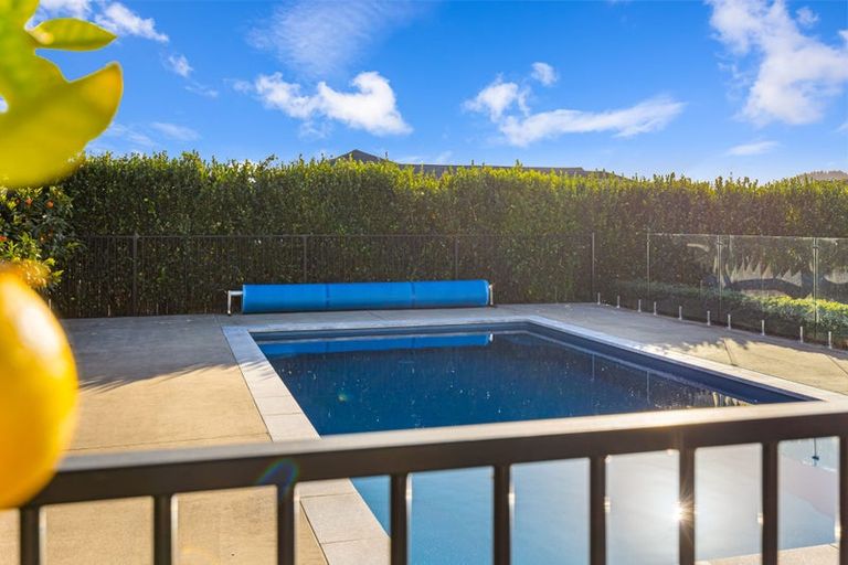 Photo of property in 14 Gilbransen Road, Kumeu, 0810