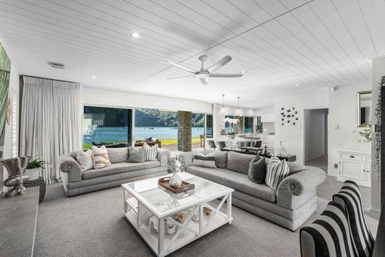 Photo of property in 209 Beach Road, Whangamata, 3620
