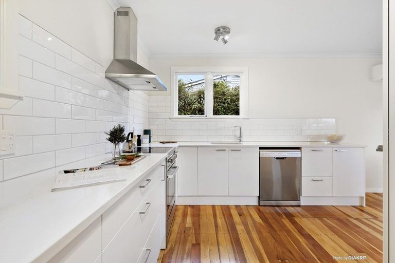 Photo of property in 137 Ruskin Road, Newlands, Wellington, 6037