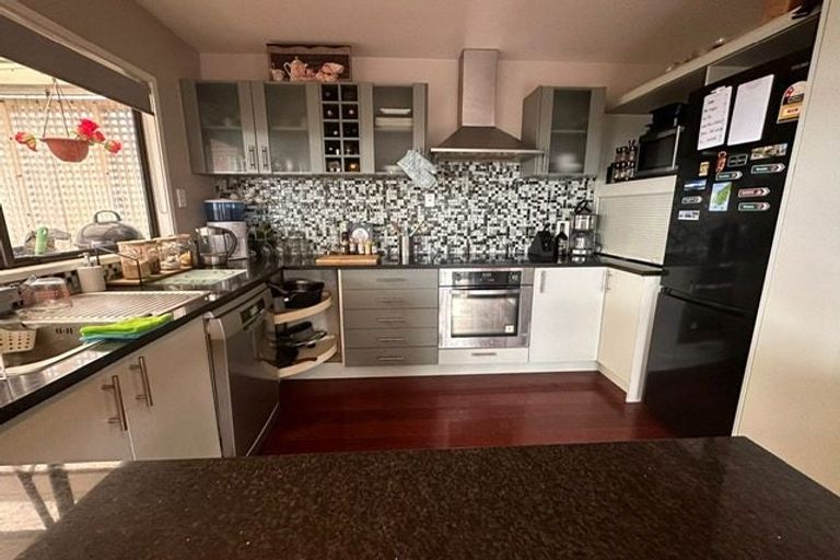 Photo of property in 9 Gwenand Place, Botany Downs, Auckland, 2010