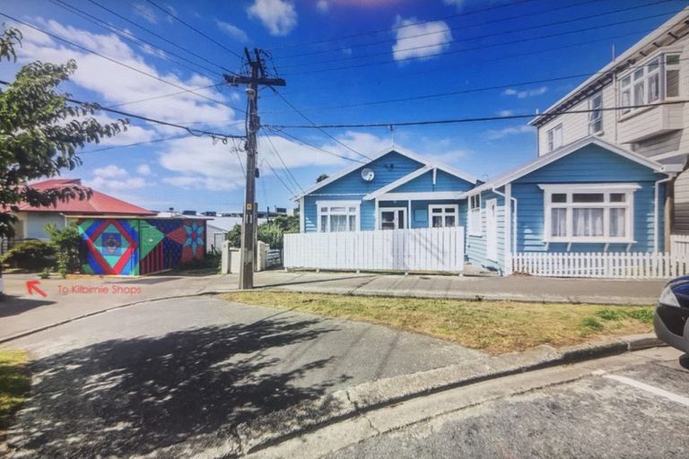 Photo of property in 17 Naughton Terrace, Kilbirnie, Wellington, 6022