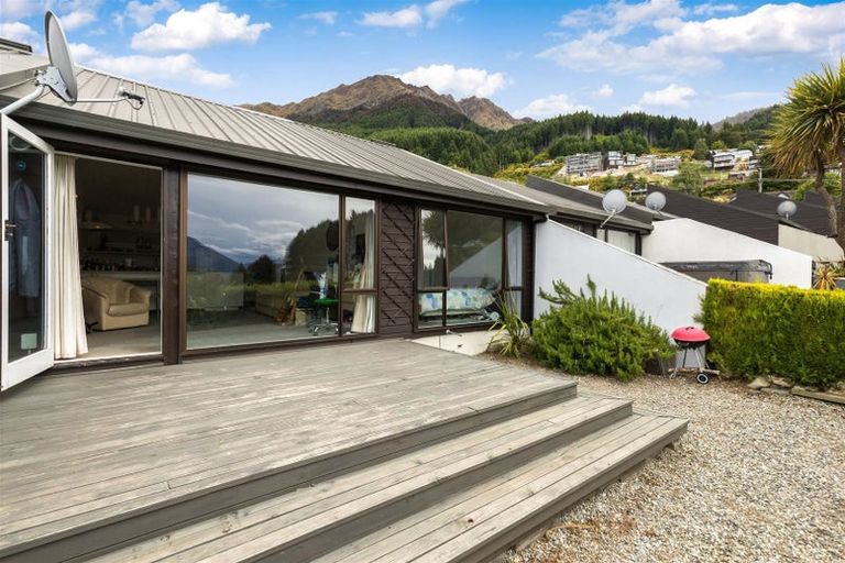 Photo of property in Alpine Meadows Apartments, 135f Fernhill Road, Fernhill, Queenstown, 9300