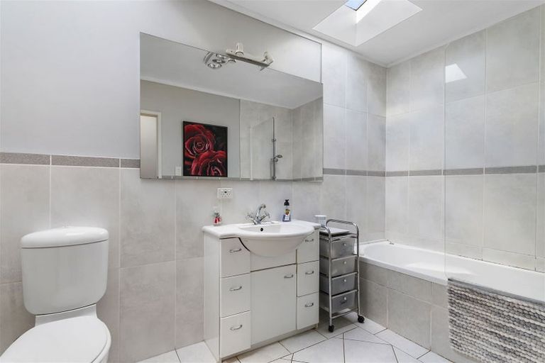 Photo of property in 46 Whites Road, Whitford, Howick, 2571