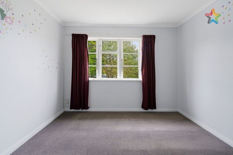 Photo of property in 2 Homedale Road, Wainuiomata, Lower Hutt, 5014