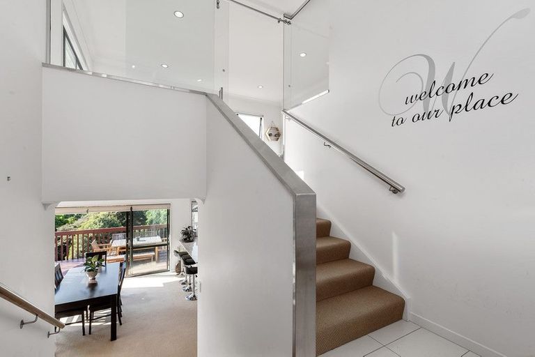 Photo of property in 25 Trotting Terrace, Fairview Heights, Auckland, 0632